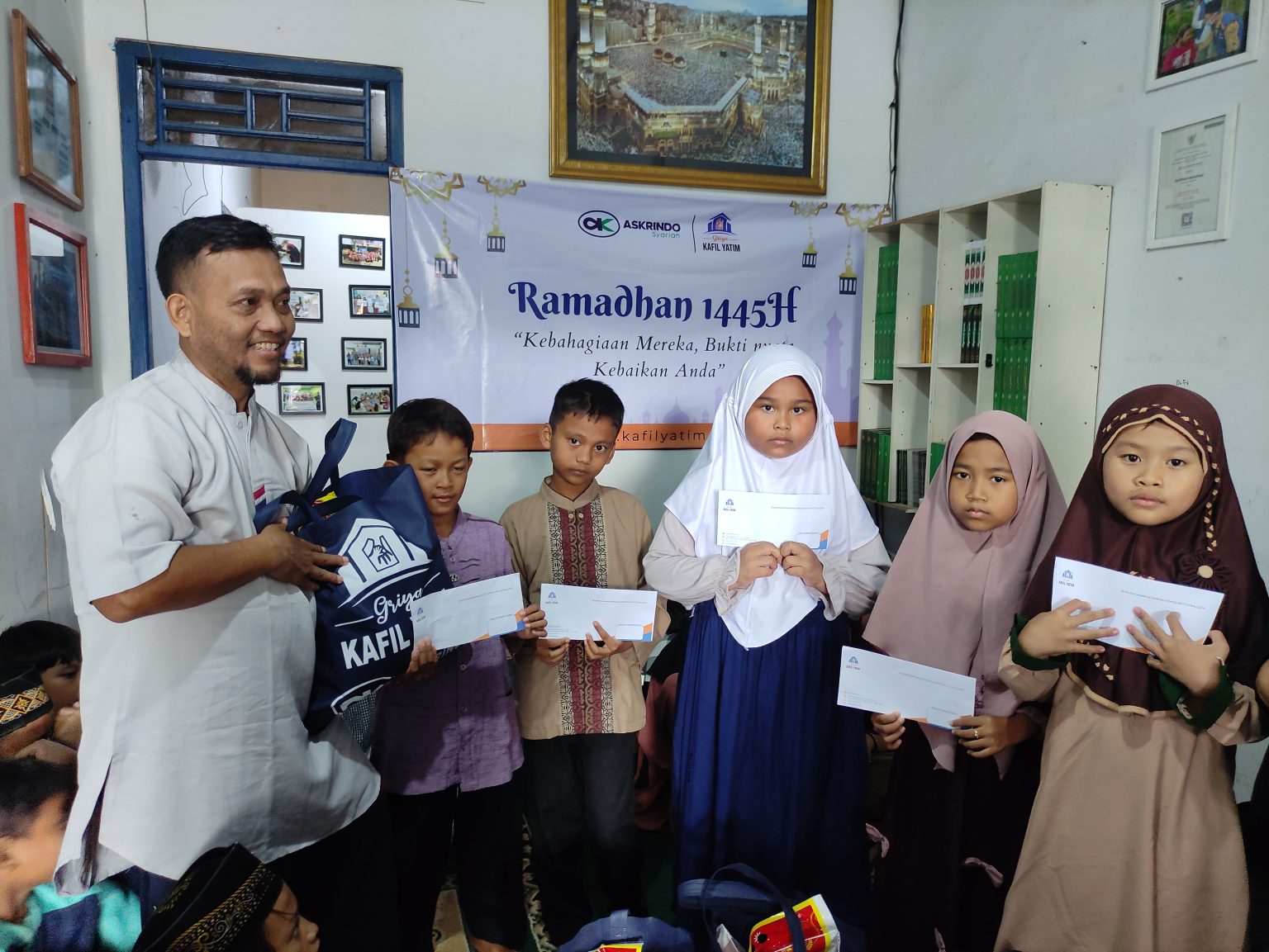 Griya Kafil Yatim Menyalurkan Paket Bingkisan Ramadhan Bersama Askrindo Syariah